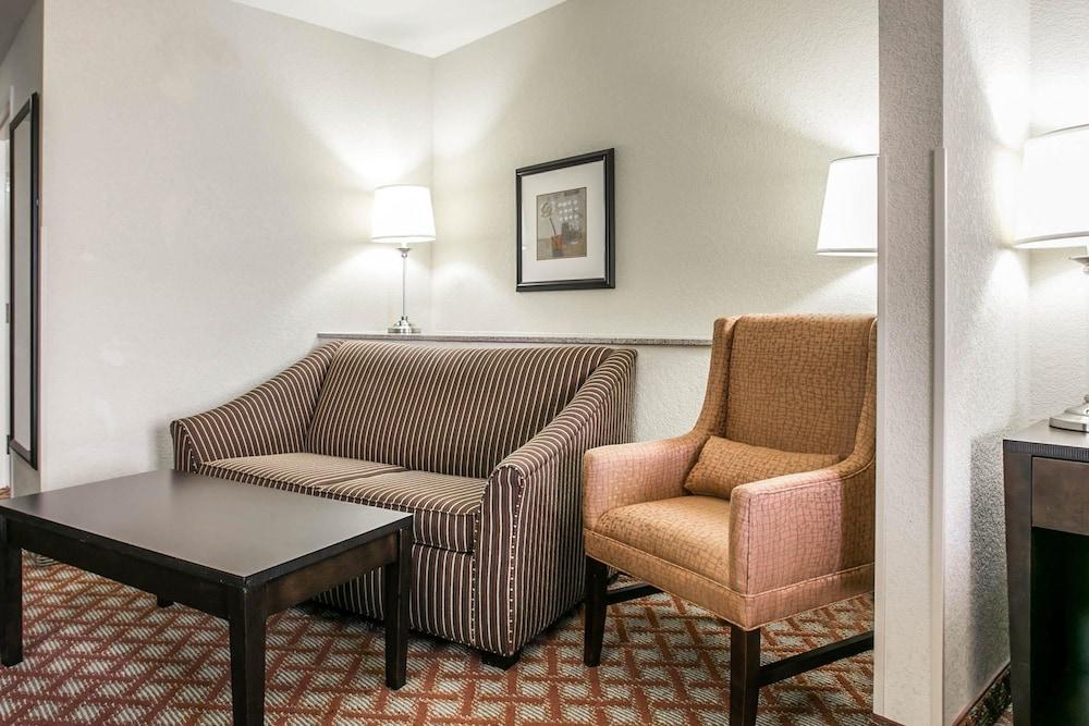 Comfort Suites Columbia Northeast - Fort Jackson エクステリア 写真