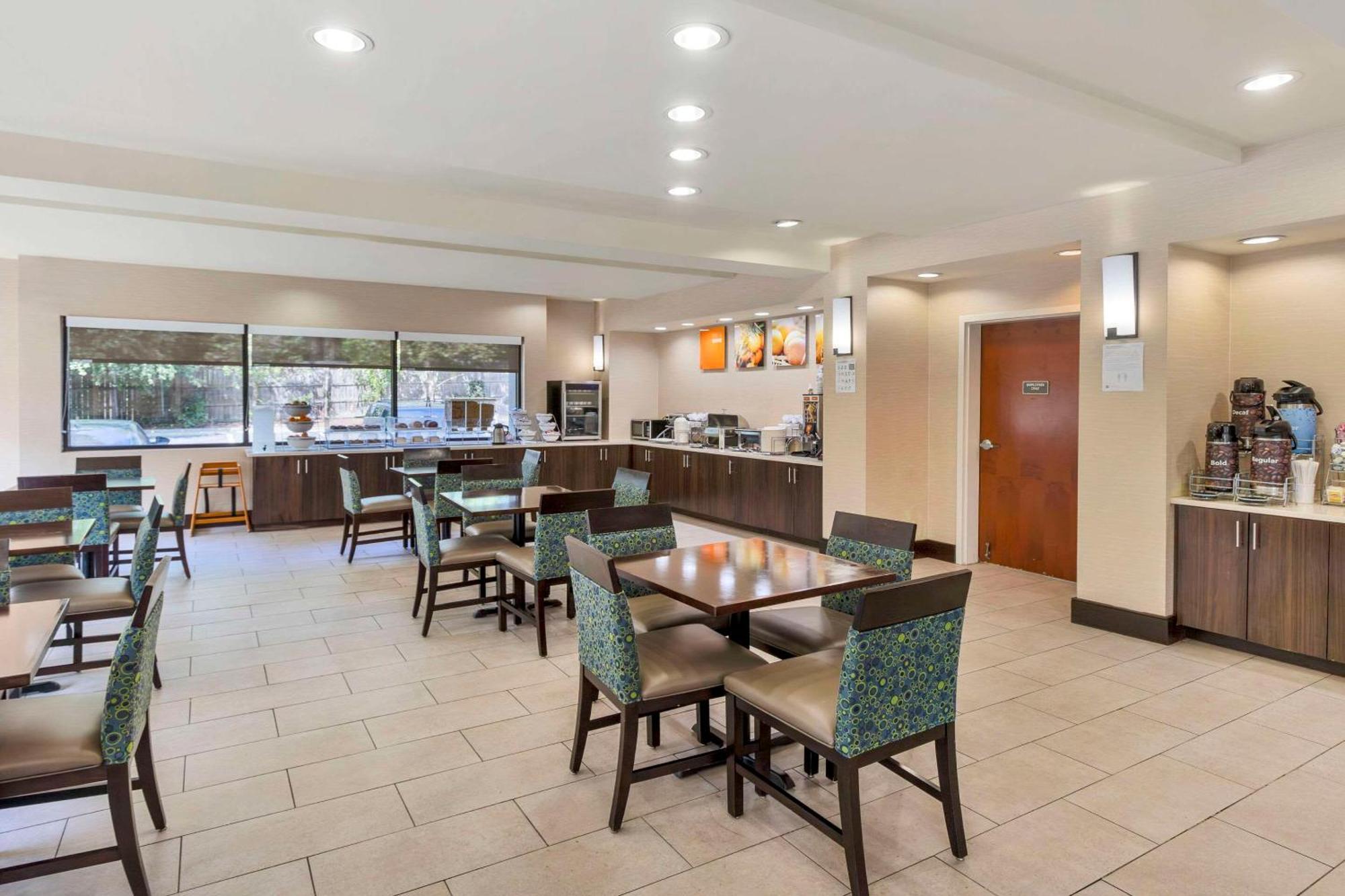 Comfort Suites Columbia Northeast - Fort Jackson エクステリア 写真