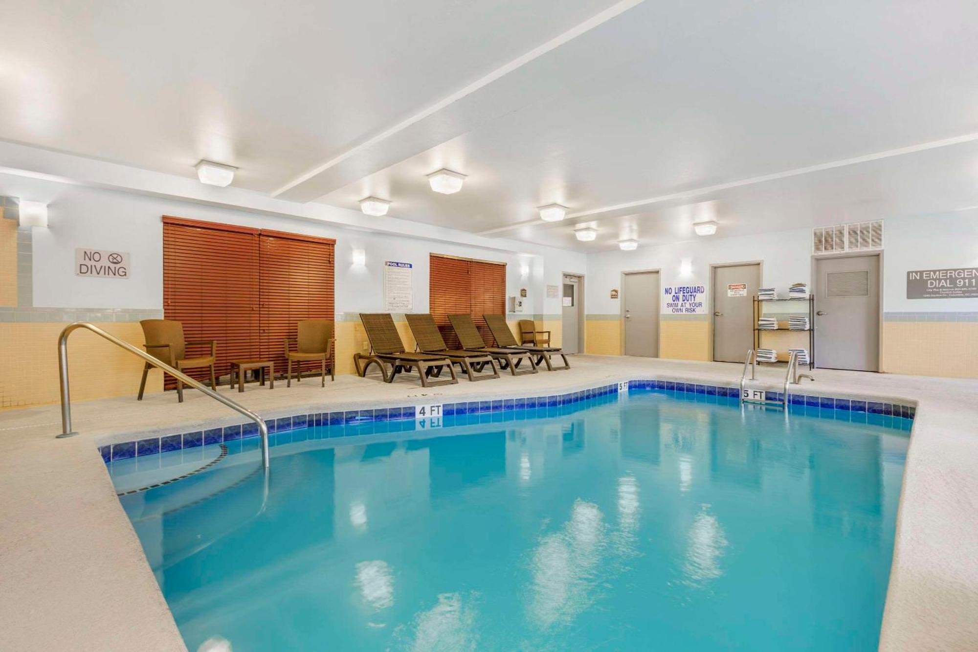 Comfort Suites Columbia Northeast - Fort Jackson エクステリア 写真