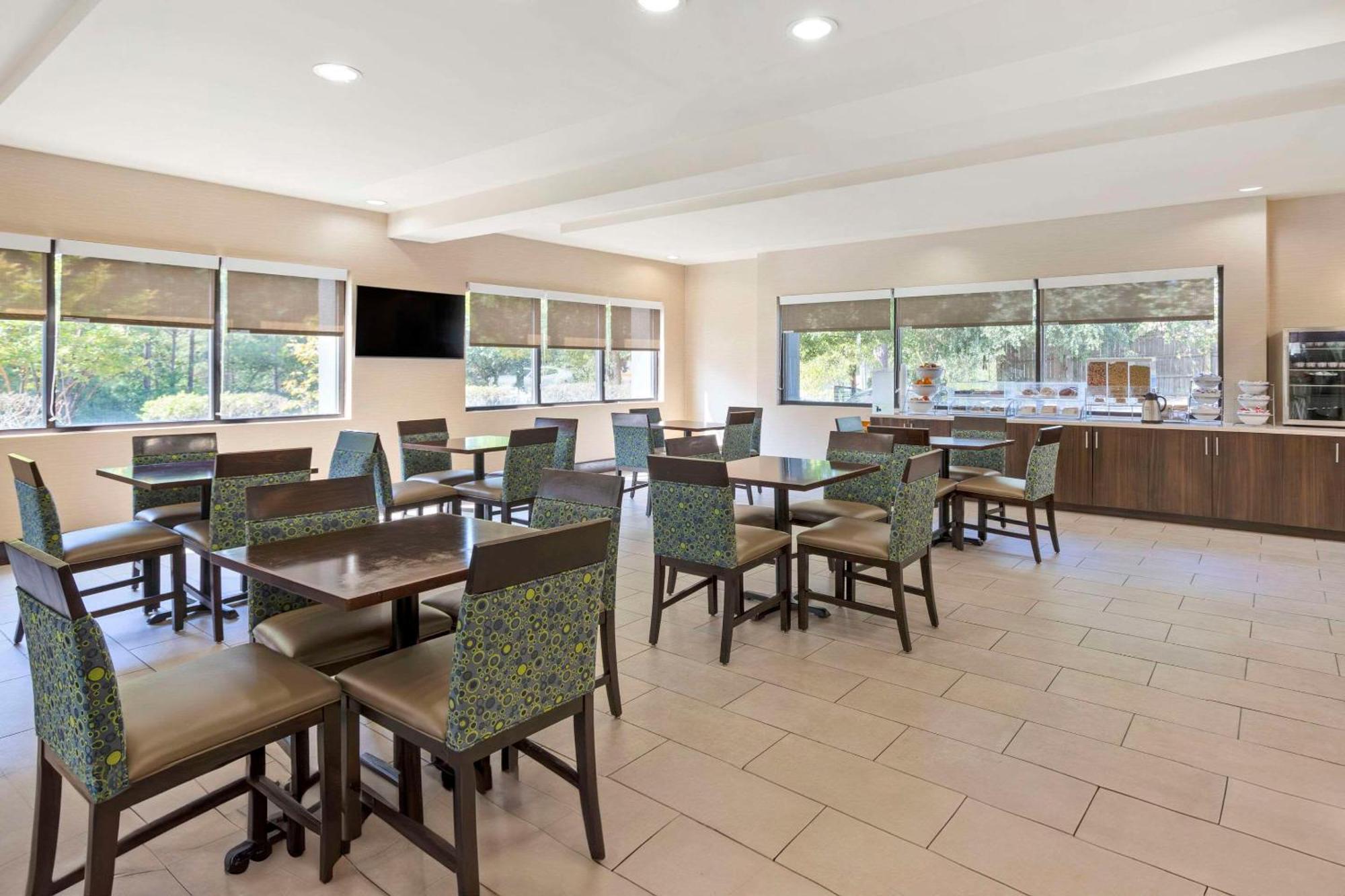 Comfort Suites Columbia Northeast - Fort Jackson エクステリア 写真