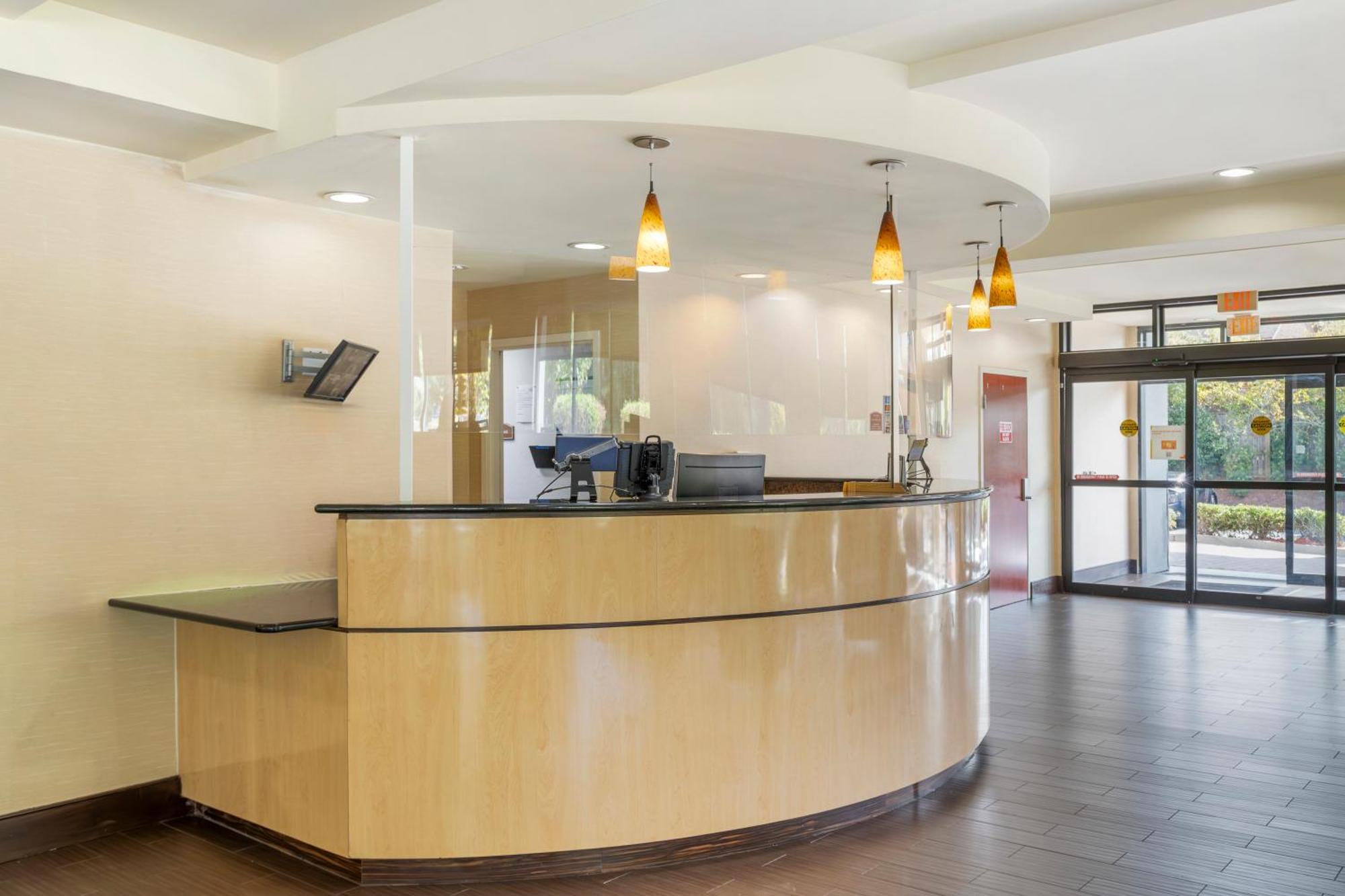 Comfort Suites Columbia Northeast - Fort Jackson エクステリア 写真